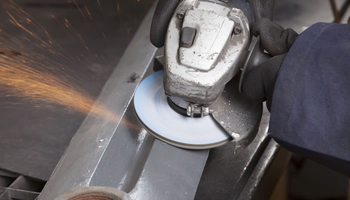Fettling Cast Iron Radiator1